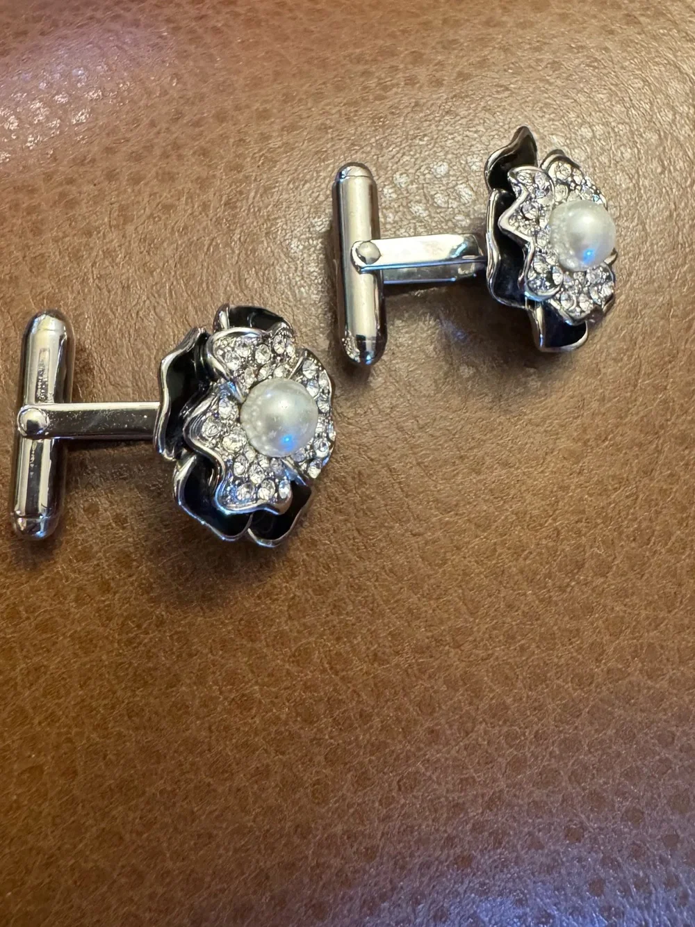 Men’s Black & white silver tone floral cufflinks